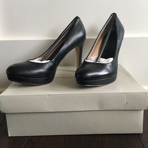 🆕 Banana Republic Kate Black Platform Pumps